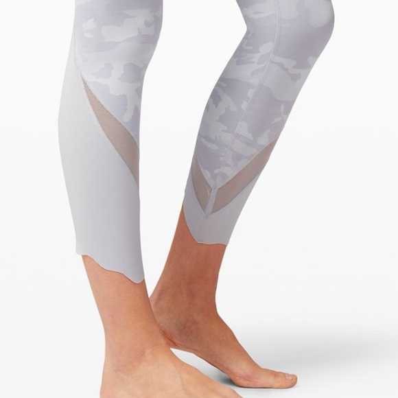 Lululemon Wunder Under Camo Scalloped Hem 23" - Picture 3 of 7